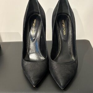 Sergio Rossi Black Textured Pointed-Toe Pumps